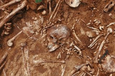 Αρχαίο DNA αποκαλύπτει ένα μυστήριο μεσαιωνικής ταφής (scitechdaily.com)