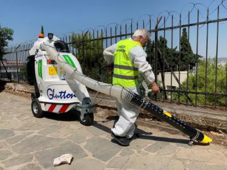 Δήμος Αθηναίων: 12 ηλεκτρικές, αυτοκινούμενες σκούπες στο «οπλοστάσιο» της καθαριότητας