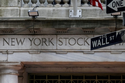 Wall Street: Amazon +10% λόγω AI data center – Apple -8% λόγω έλλειψης DRAM, καλύτερα αποτελέσματα