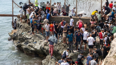 Η ΕΕ παλεύει ξανά με τη μετανάστευση: Η Σένγκεν πιέζεται και οι κόμβοι επιστροφής αμφισβητούνται (euronews.com)