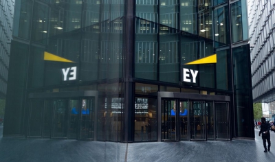 EY: Οι έξι τάσεις που θα διαμορφώσουν την παγκόσμια οικονομία το 2025