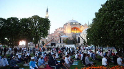 Προκλητικό show Erdogan στην Αγία Σοφία – Πρώτη μουσουλμανική προσευχή μετά από 86 χρόνια – Δυσαρέσκεια Trump