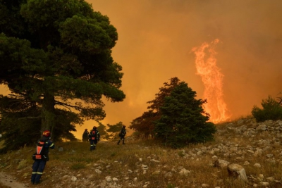 Συνεχίζεται για 5η μέρα η μάχη με τις φλόγες- Το μεσημέρι μεγαλύτερος ο κίνδυνος για αναζωπυρώσεις