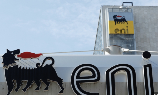 Eni: Επιταχύνει την επαναγορά μετοχών - Στα 1,27 δισ. ευρώ τα καθαρά κέρδη το τρίτο τρίμηνο   